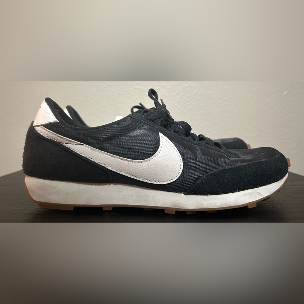 Nike Daybreak Black Gum Sole Running Sneakers- size 10 - Picture 2 of 10